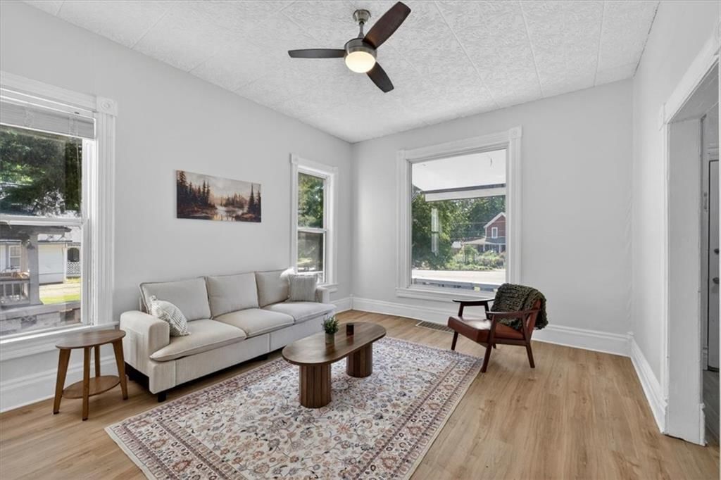 1821 S Sterling Avenue — photo 4