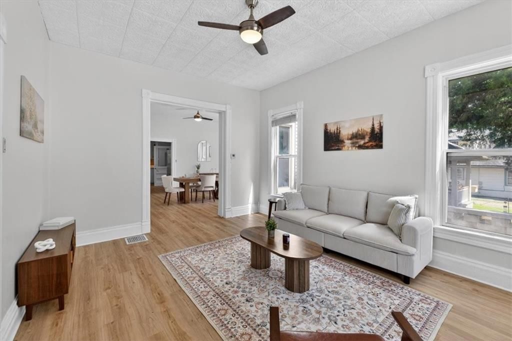 1821 S Sterling Avenue — photo 5