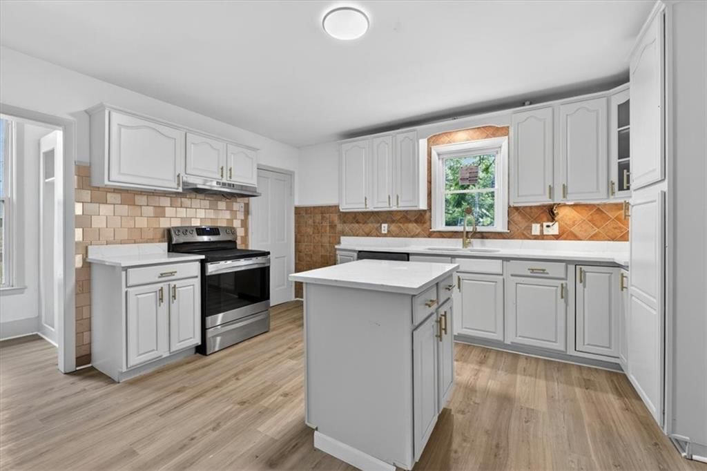 1821 S Sterling Avenue — photo 8