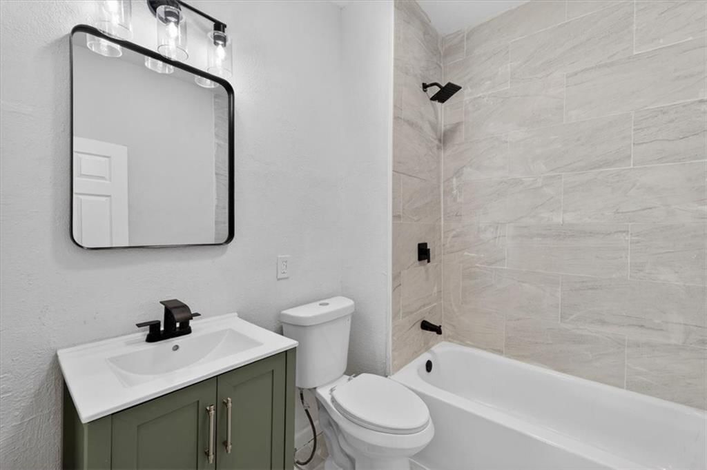 1821 S Sterling Avenue — photo 17