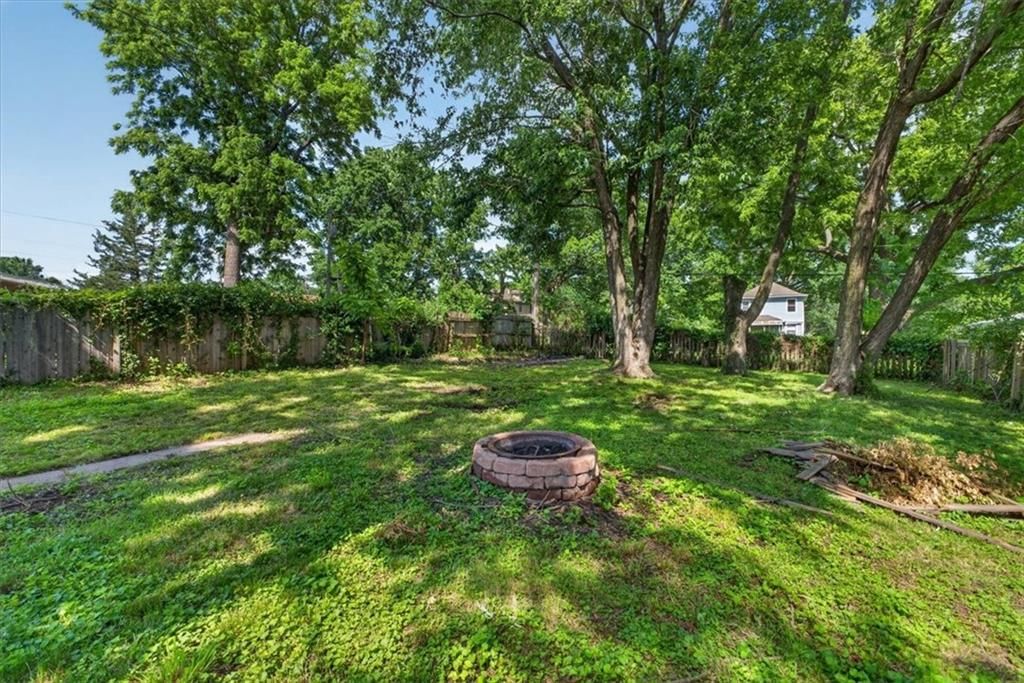 1821 S Sterling Avenue — photo 25