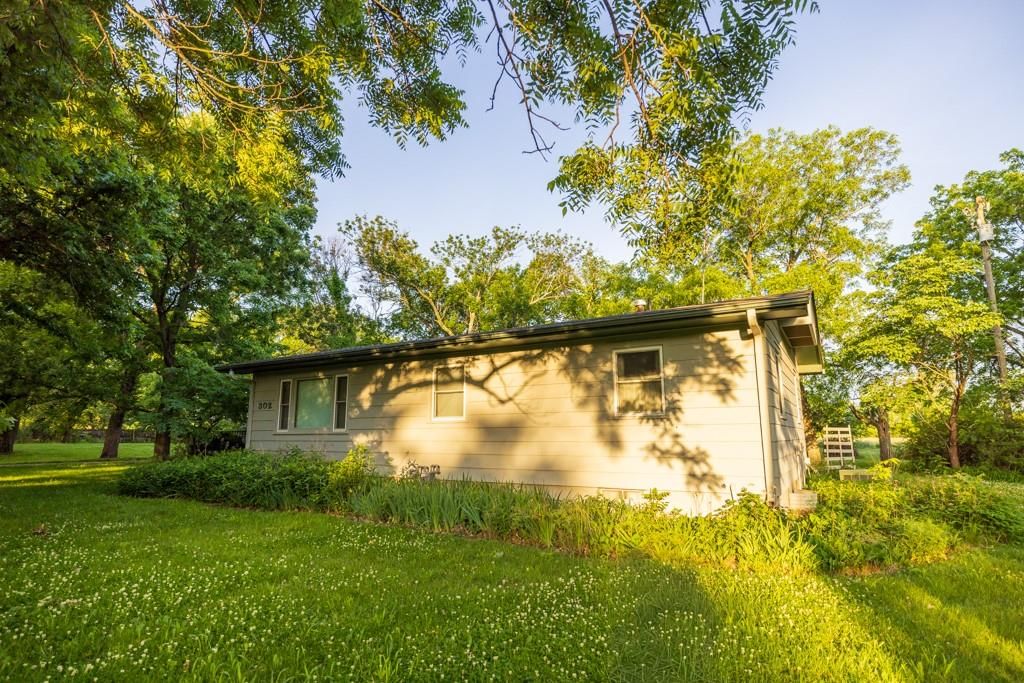 302 N Dane Avenue — photo 37