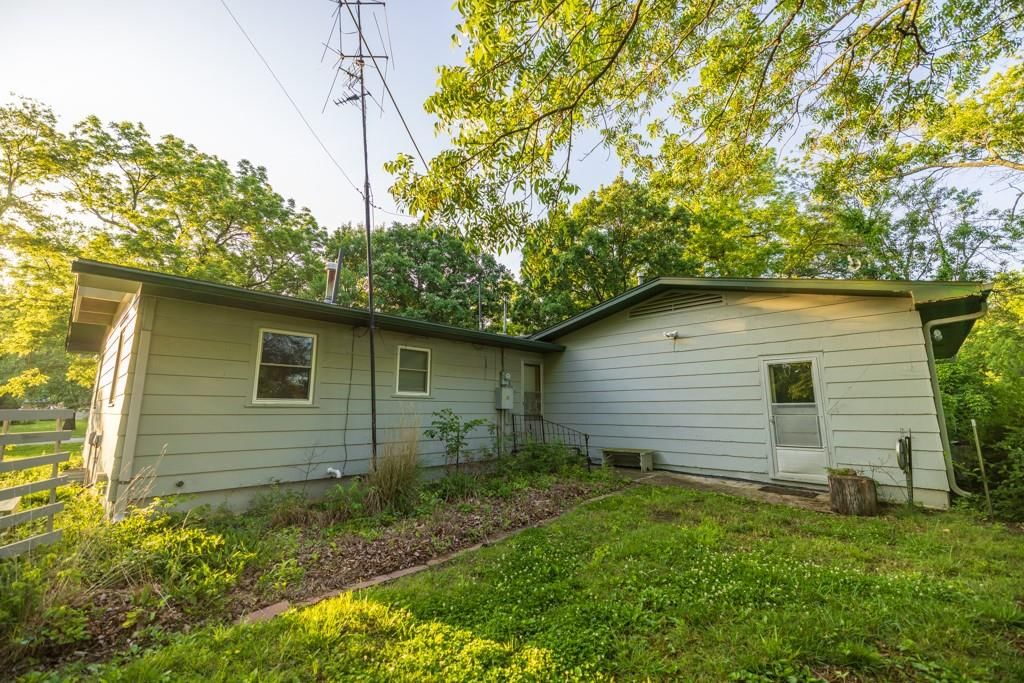 302 N Dane Avenue — photo 39