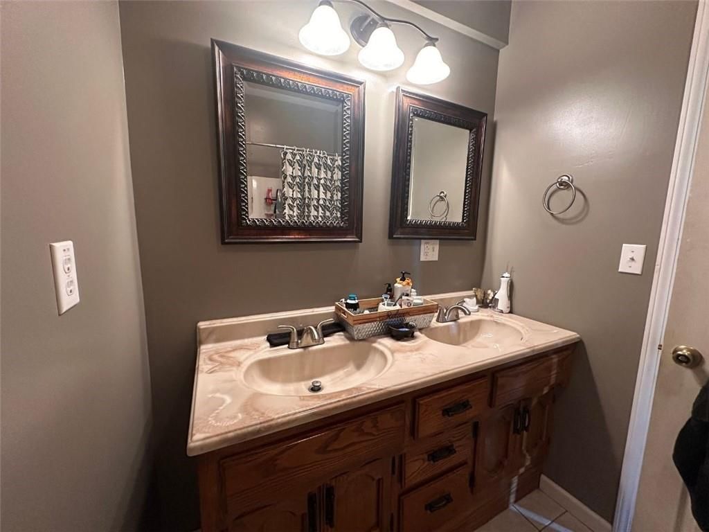 401 E Mcpherson Street — photo 32