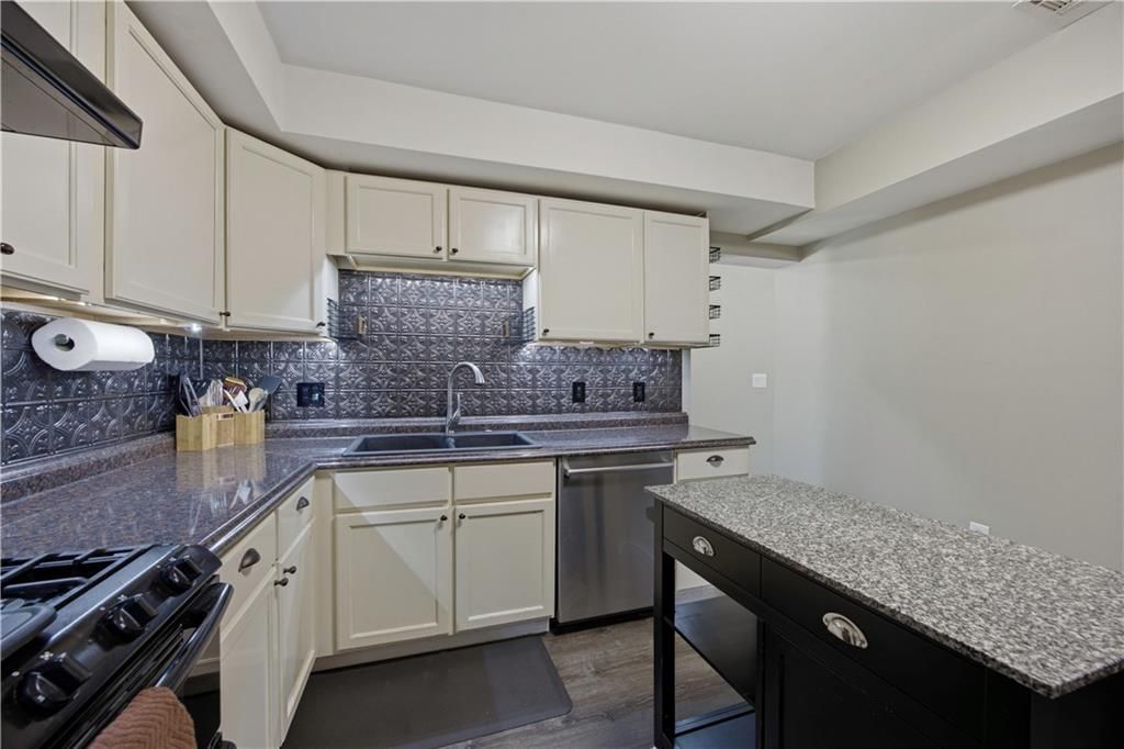 226 N 8th Street — photo 12
