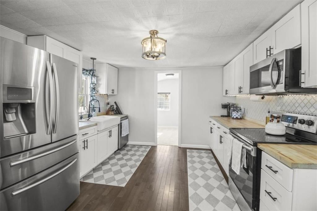 1215 BERRY Road — photo 8