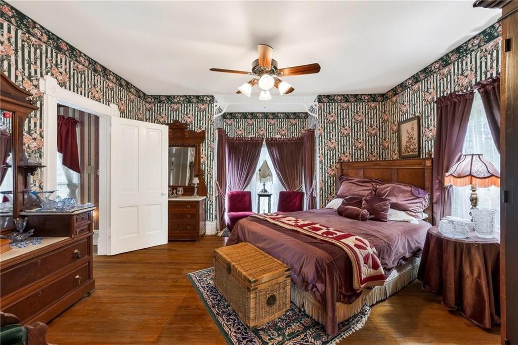 406 E Arthur Street — photo 48