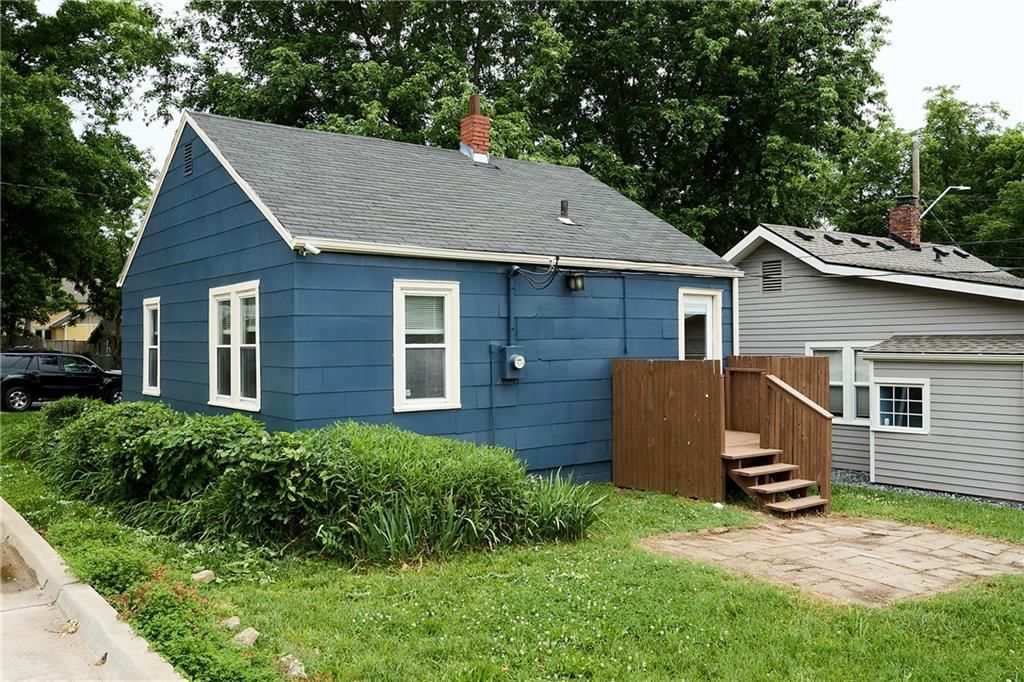115 E 80th Terrace — photo 3