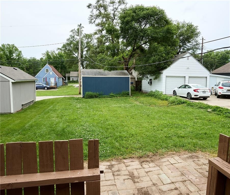 115 E 80th Terrace — photo 16