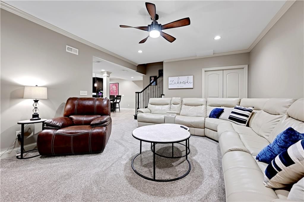 5609 Roundtree Street — photo 9
