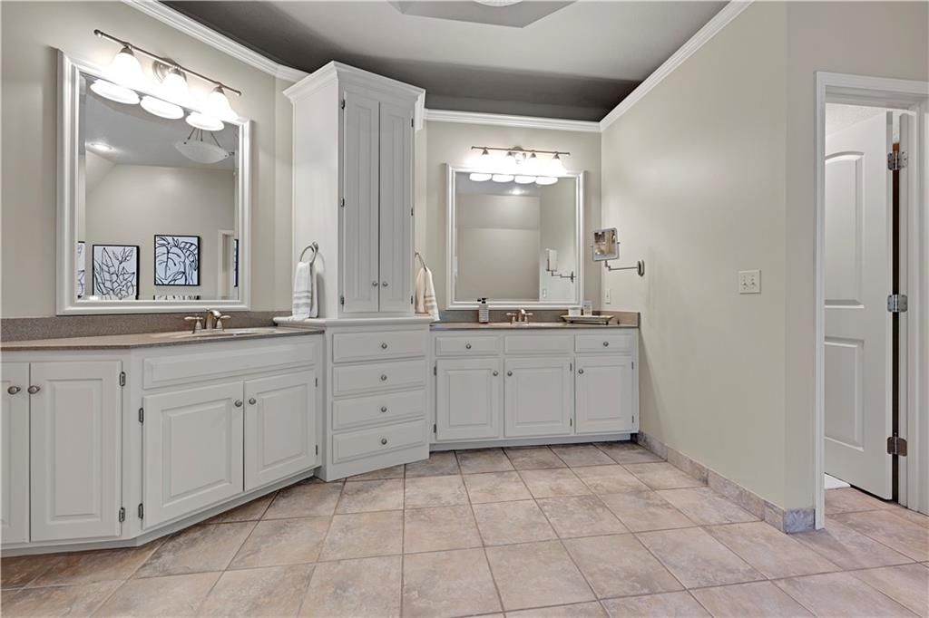 5609 Roundtree Street — photo 28