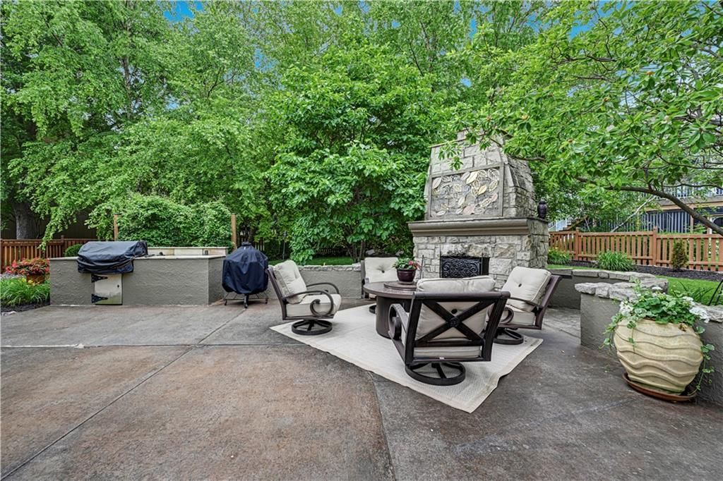 5609 Roundtree Street — photo 44