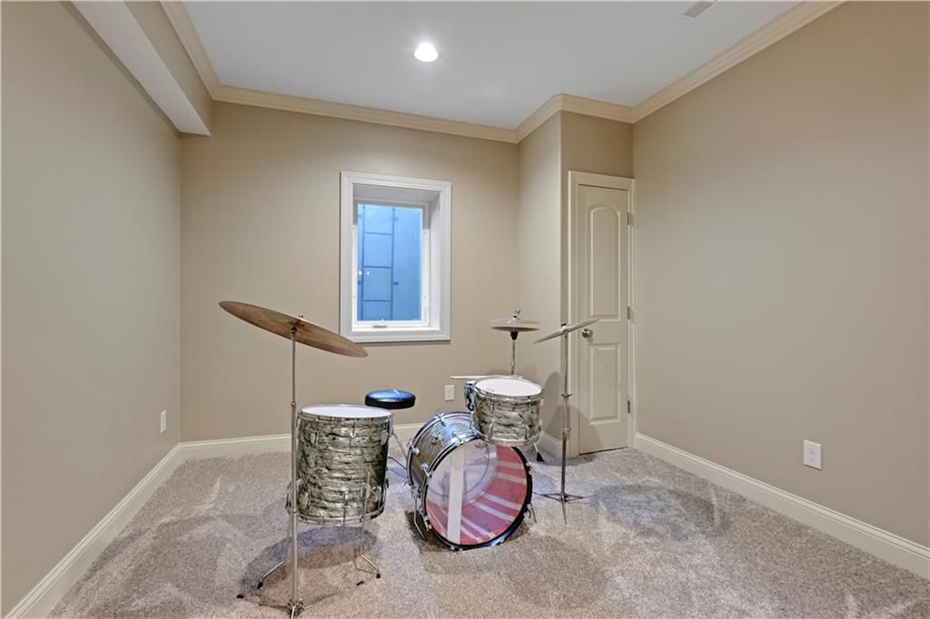5609 Roundtree Street — photo 51