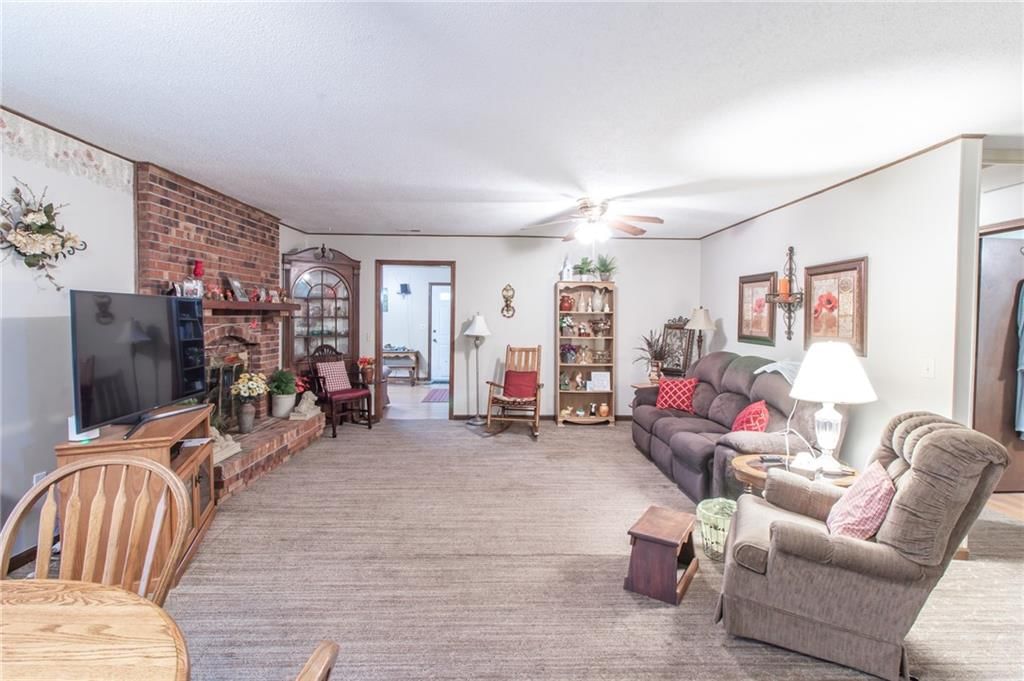 403 W Chestnut Street — photo 5
