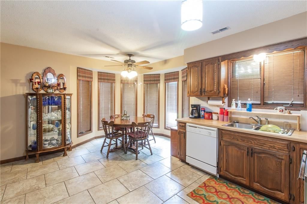 403 W Chestnut Street — photo 10
