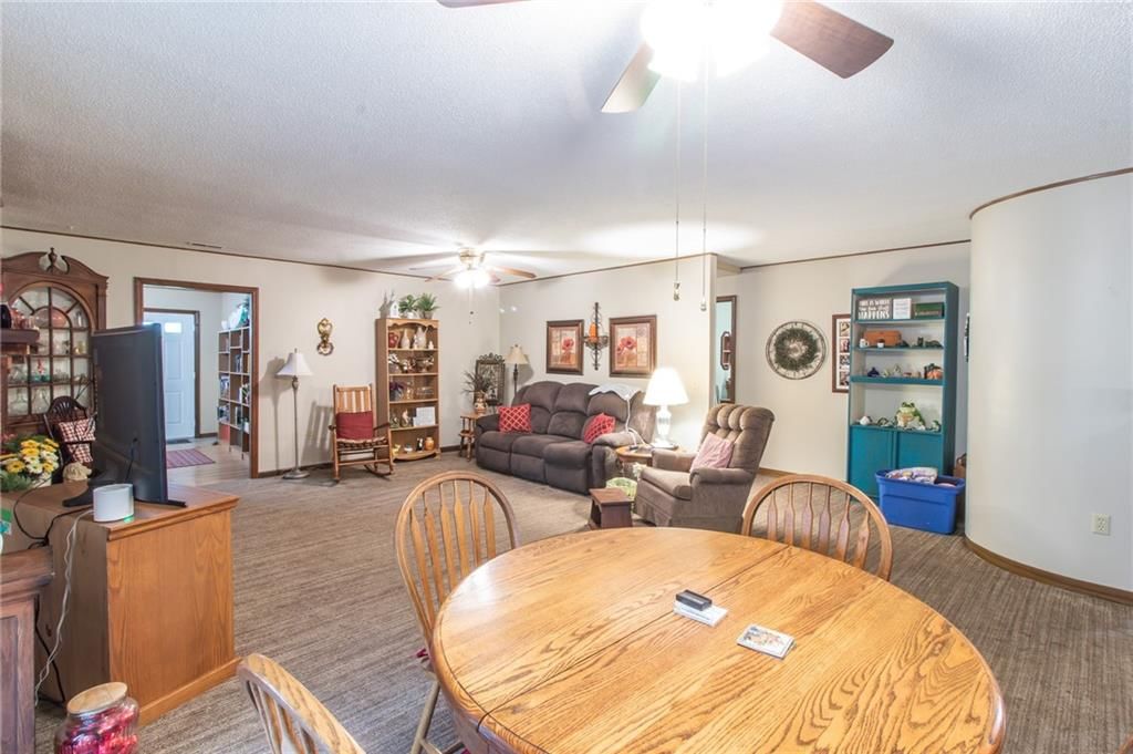 403 W Chestnut Street — photo 11