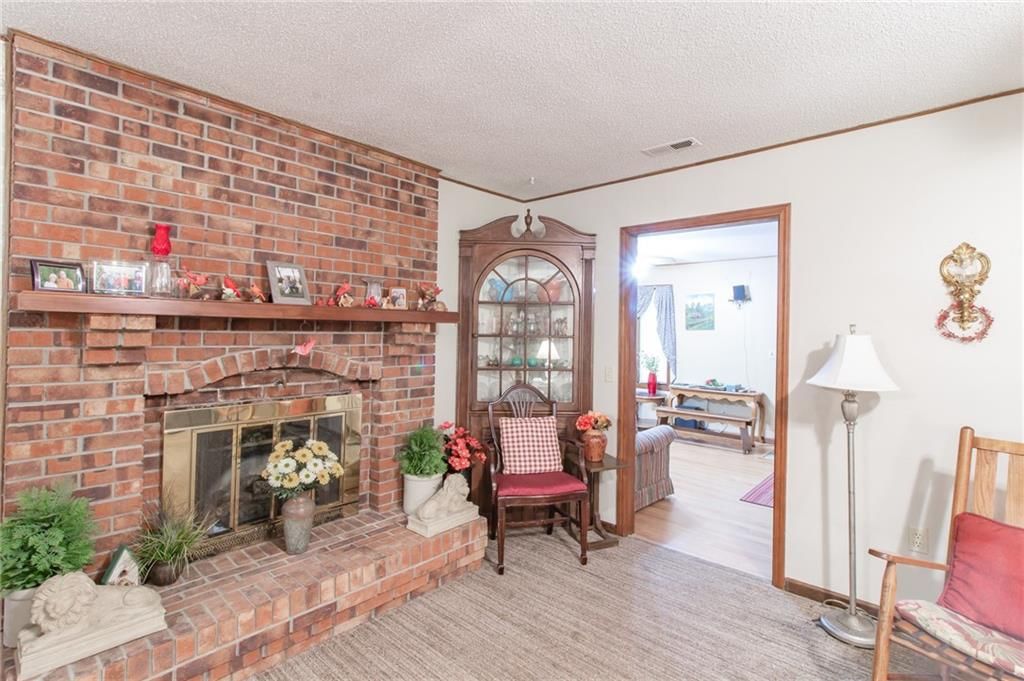 403 W Chestnut Street — photo 12