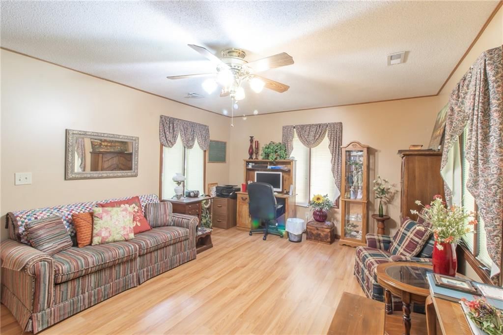 403 W Chestnut Street — photo 14