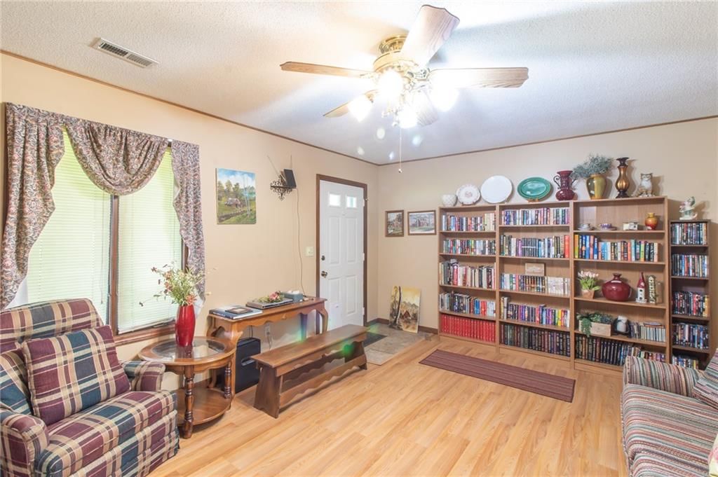 403 W Chestnut Street — photo 15