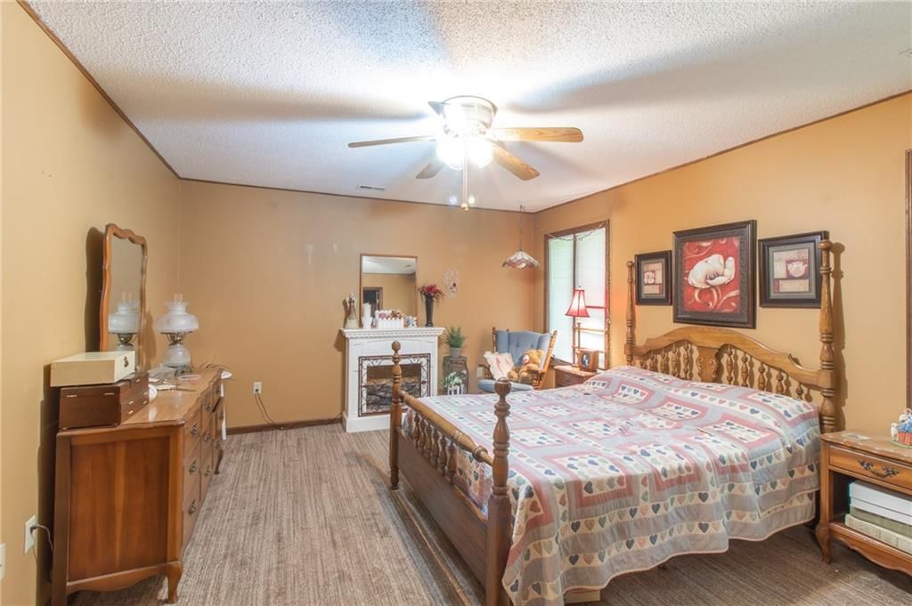 403 W Chestnut Street — photo 17