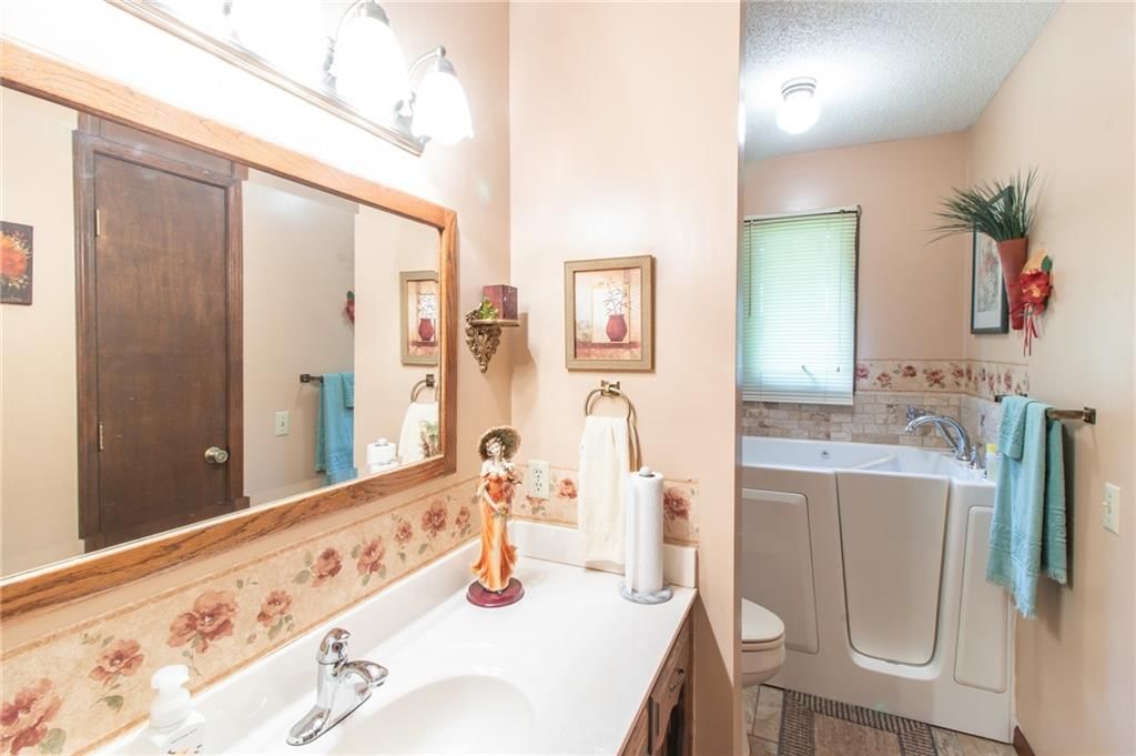 403 W Chestnut Street — photo 18