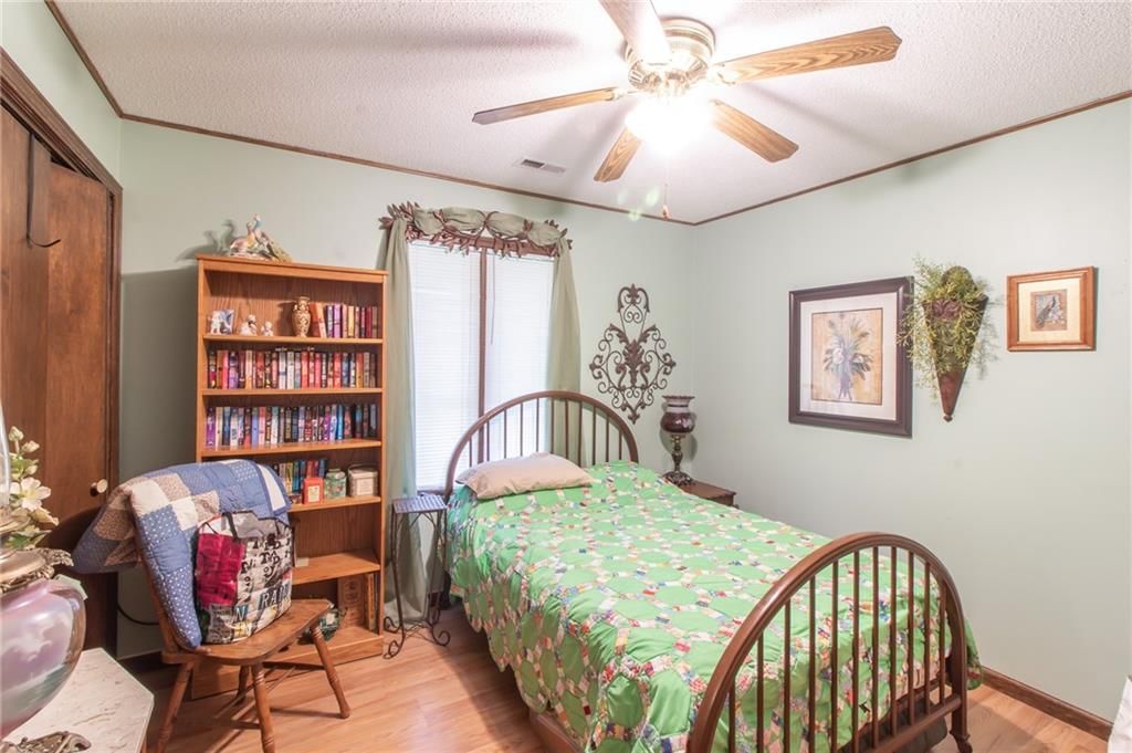 403 W Chestnut Street — photo 19