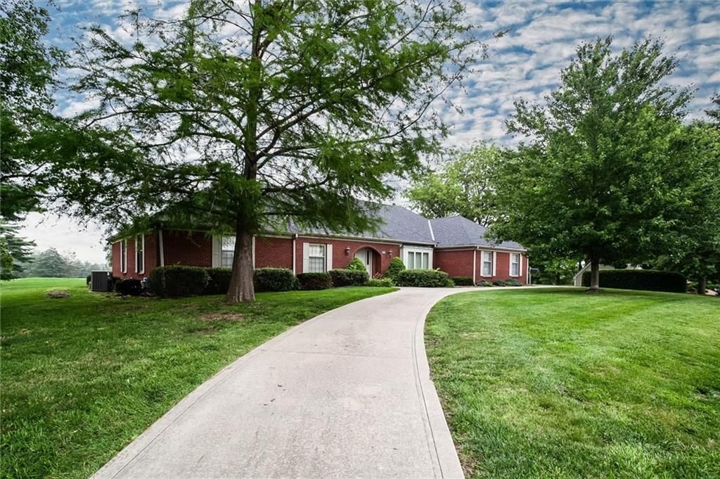 1406 S Golf Club Drive — photo 1