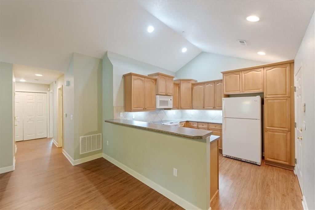 7213 MEADOW VIEW Street — photo 8