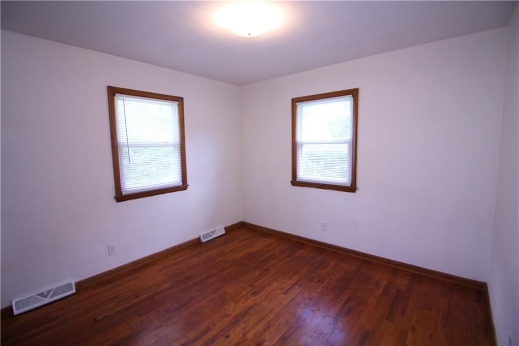 202/204 S Sterling Avenue — photo 9