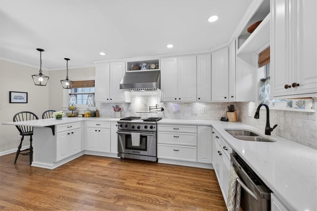 414 W 68th Terrace — photo 8