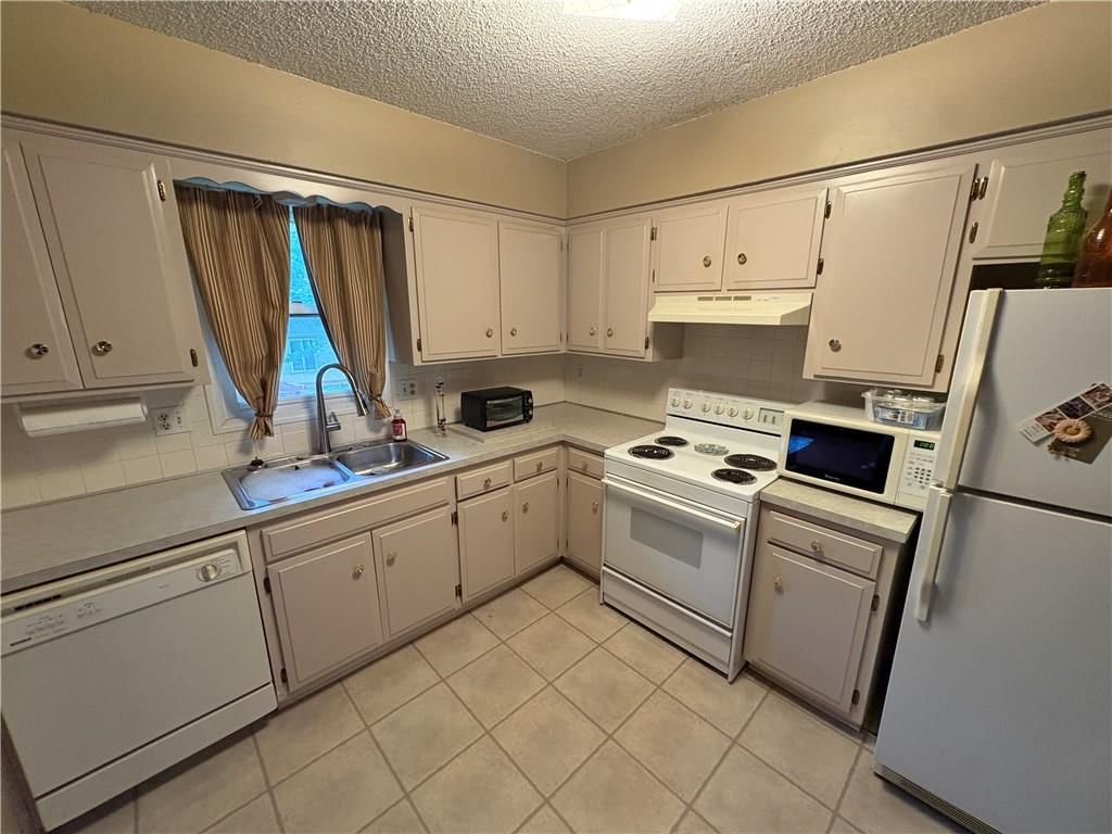 1404 NW Sandalwood Court — photo 9