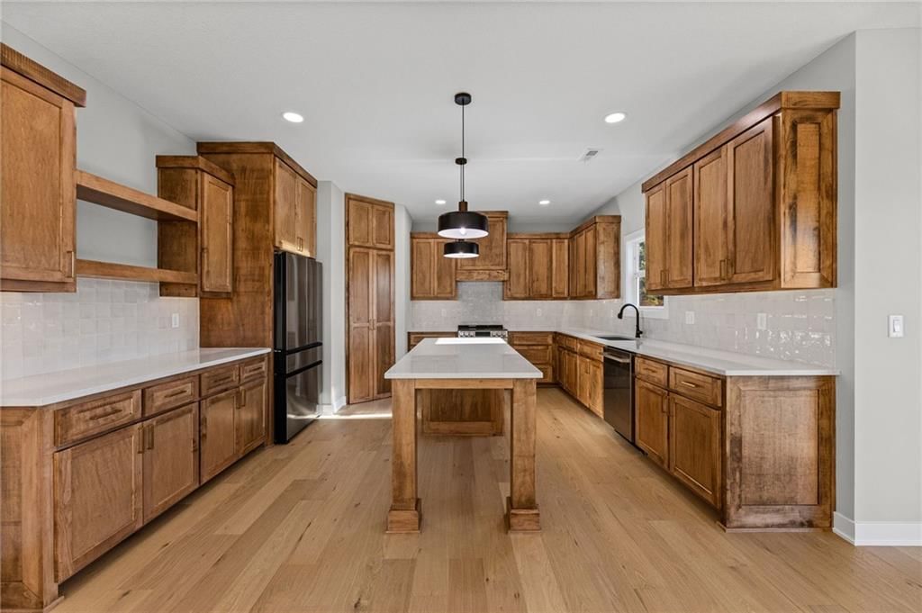20755 Emerald Street — photo 8