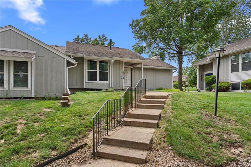5737 N Oregon Avenue — photo 2