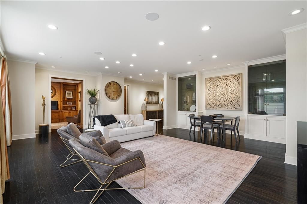 400 W 49th Terrace — photo 11