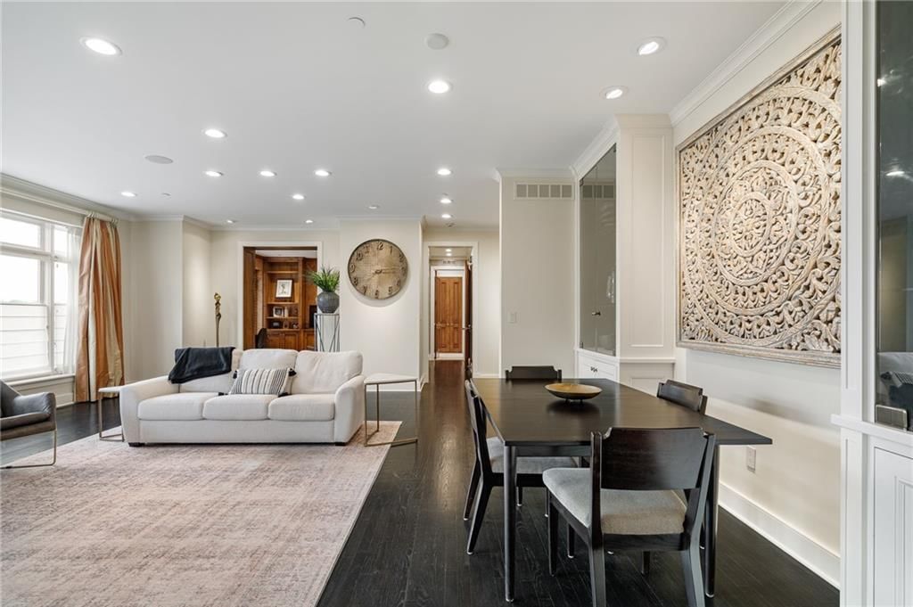 400 W 49th Terrace — photo 13