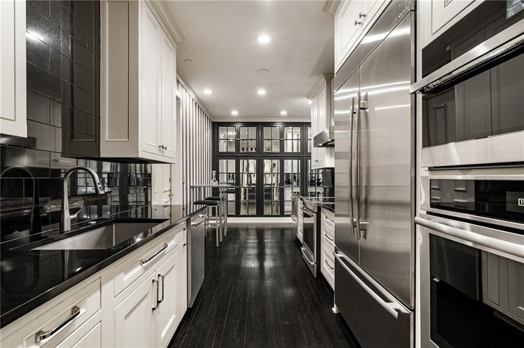 400 W 49th Terrace — photo 14