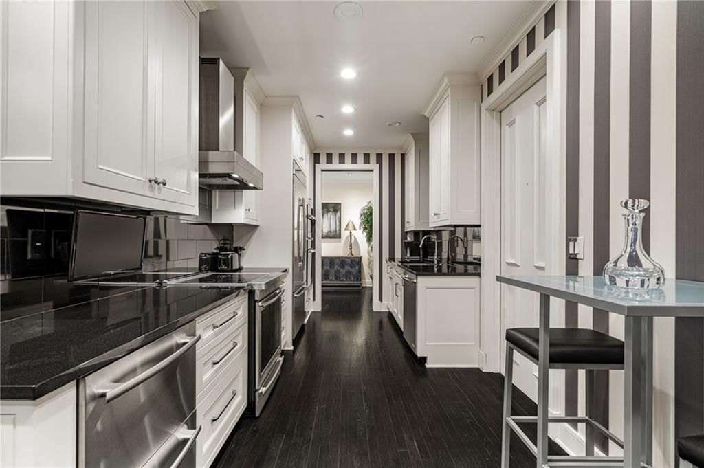 400 W 49th Terrace — photo 15