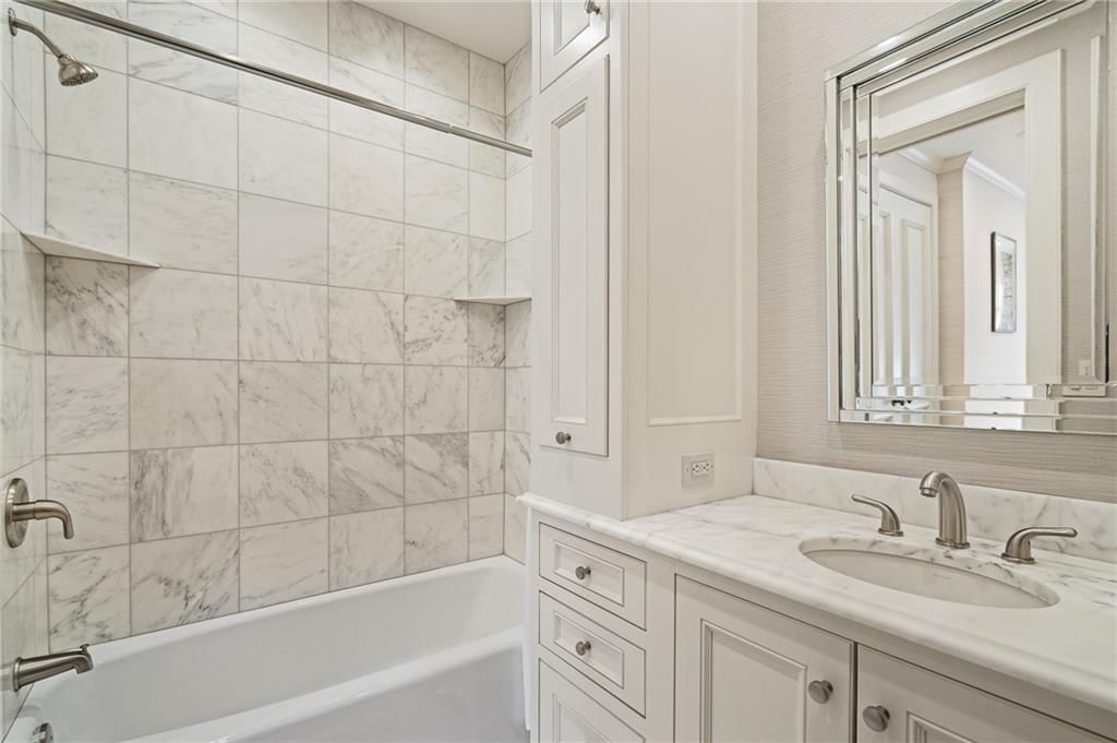 400 W 49th Terrace — photo 29