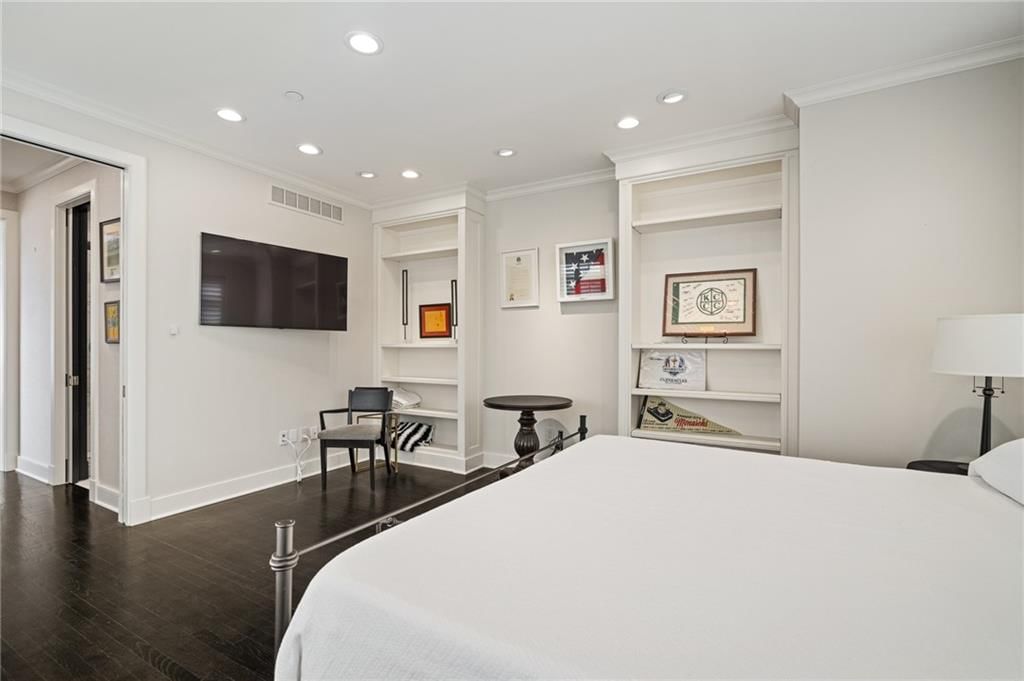400 W 49th Terrace — photo 34
