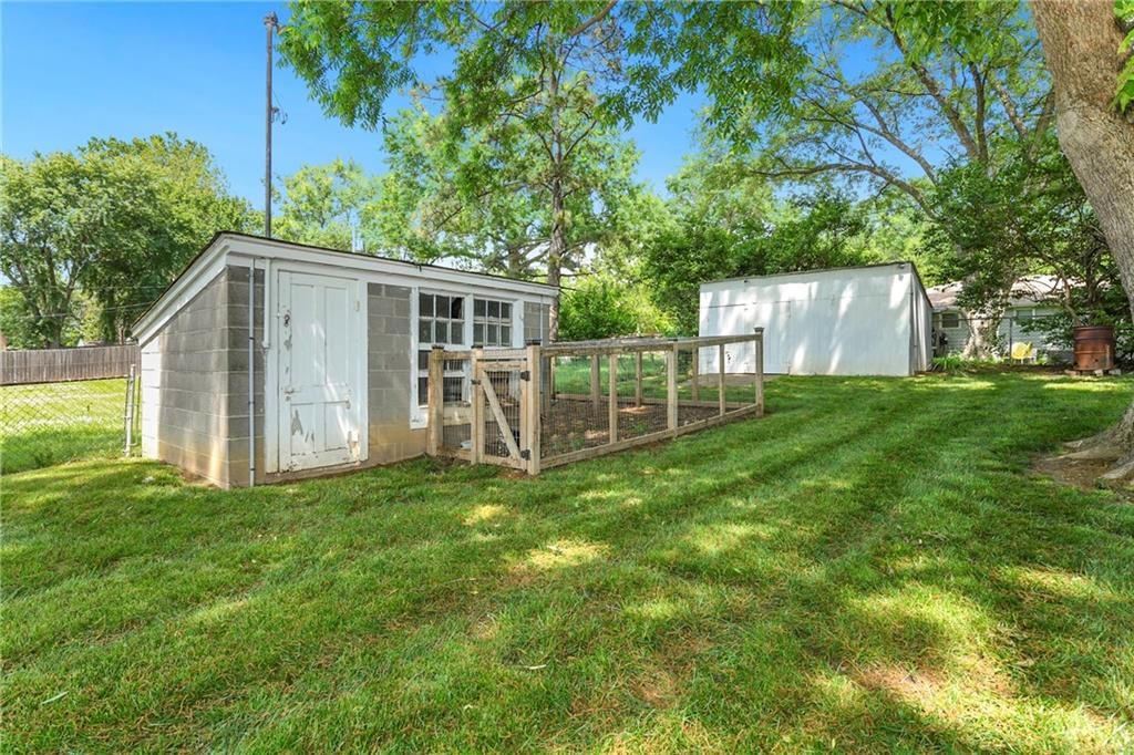 1514 Vilas Street — photo 35