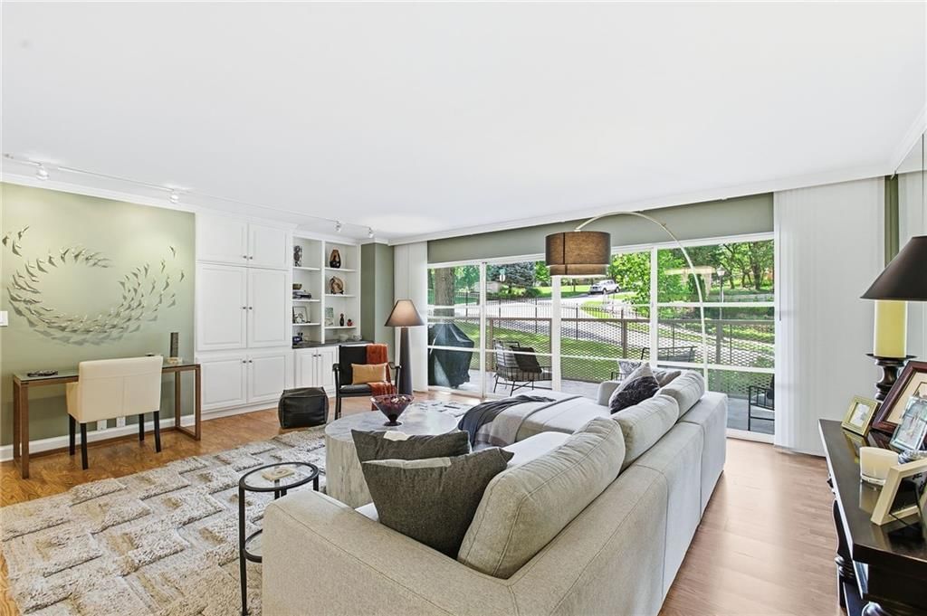 310 W 49th Street — photo 1