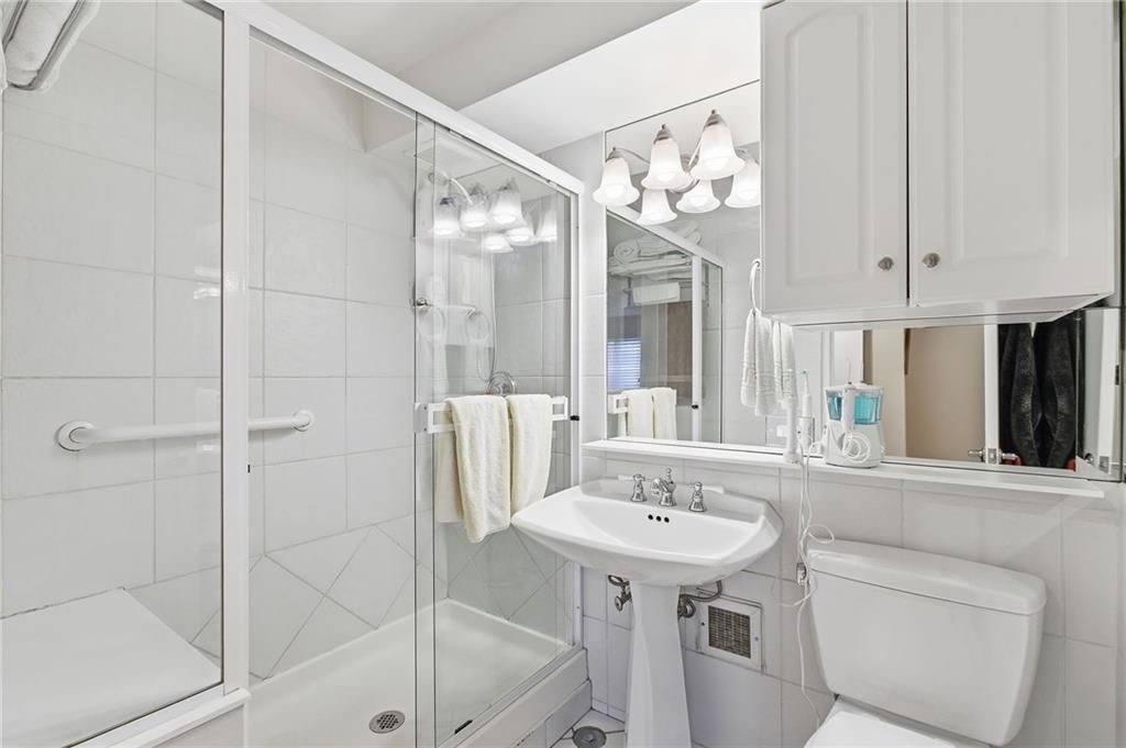 310 W 49th Street — photo 16