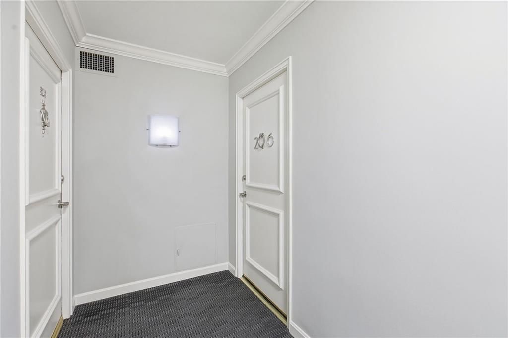 310 W 49th Street — photo 19