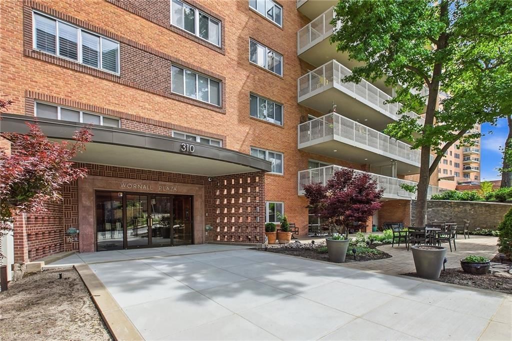 310 W 49th Street — photo 21