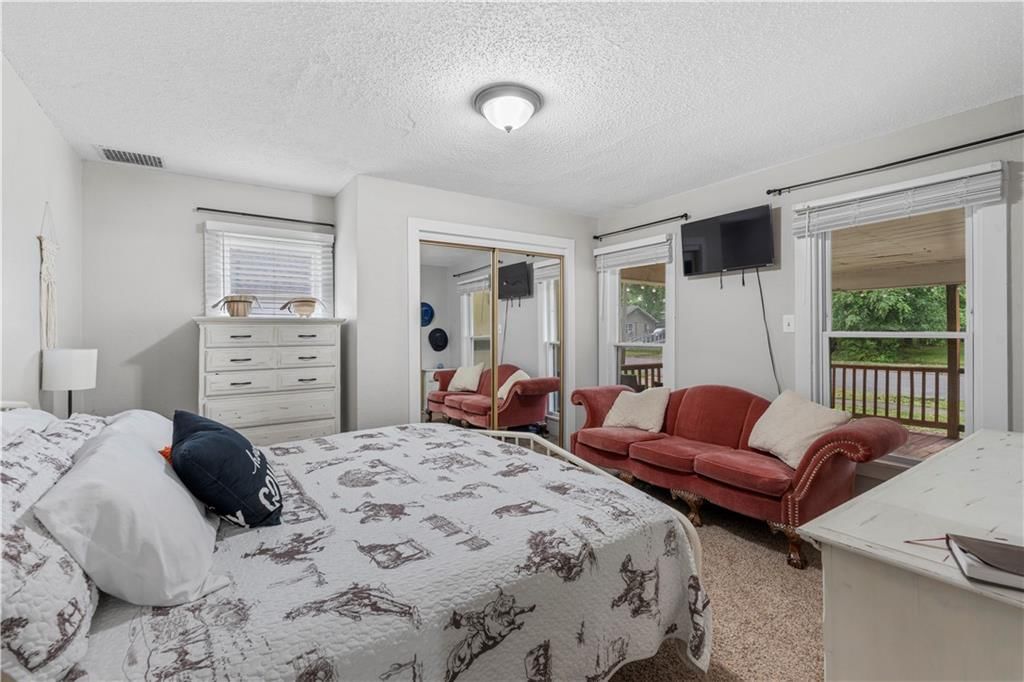 426 W Walnut Street — photo 24
