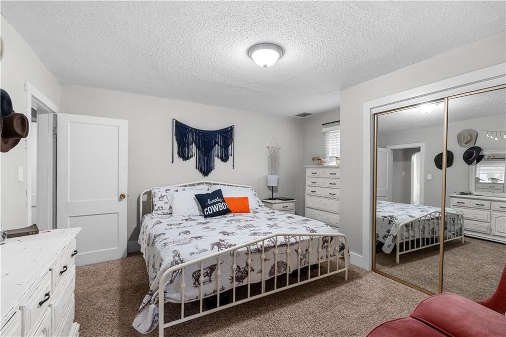 426 W Walnut Street — photo 25