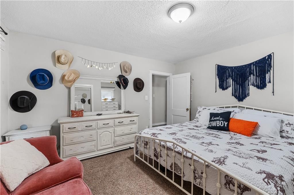 426 W Walnut Street — photo 26