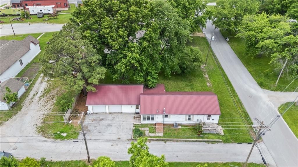 112 S Locust Street — photo 27