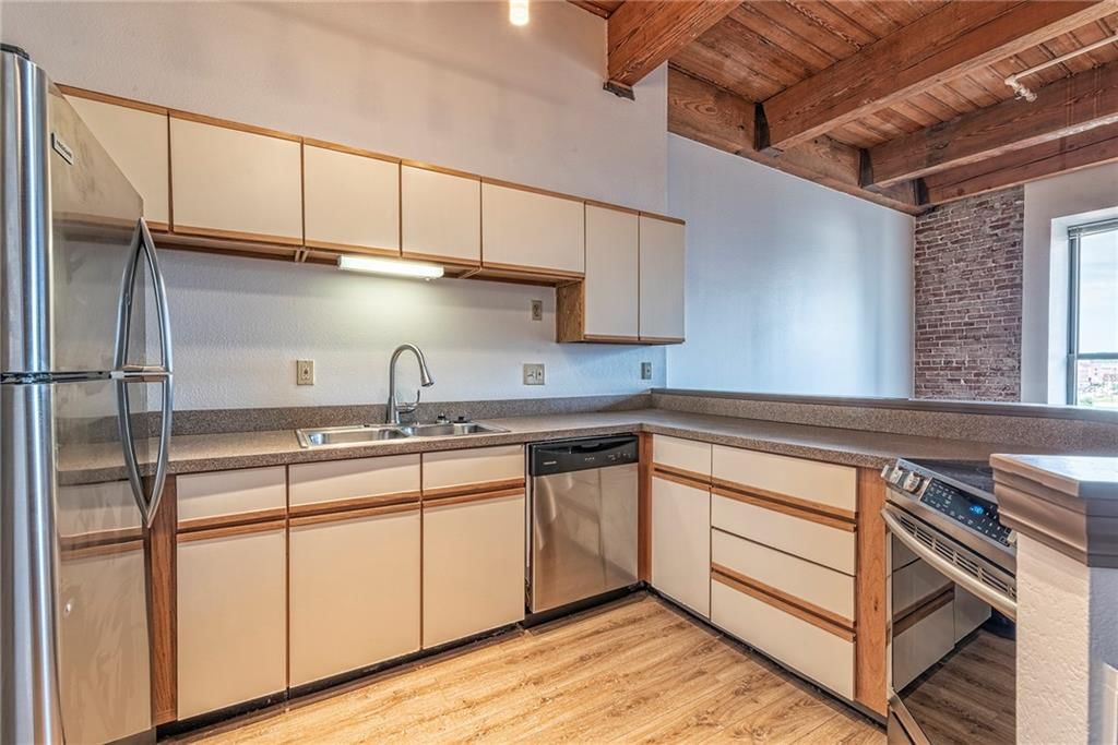 308 W 8th Street — photo 4