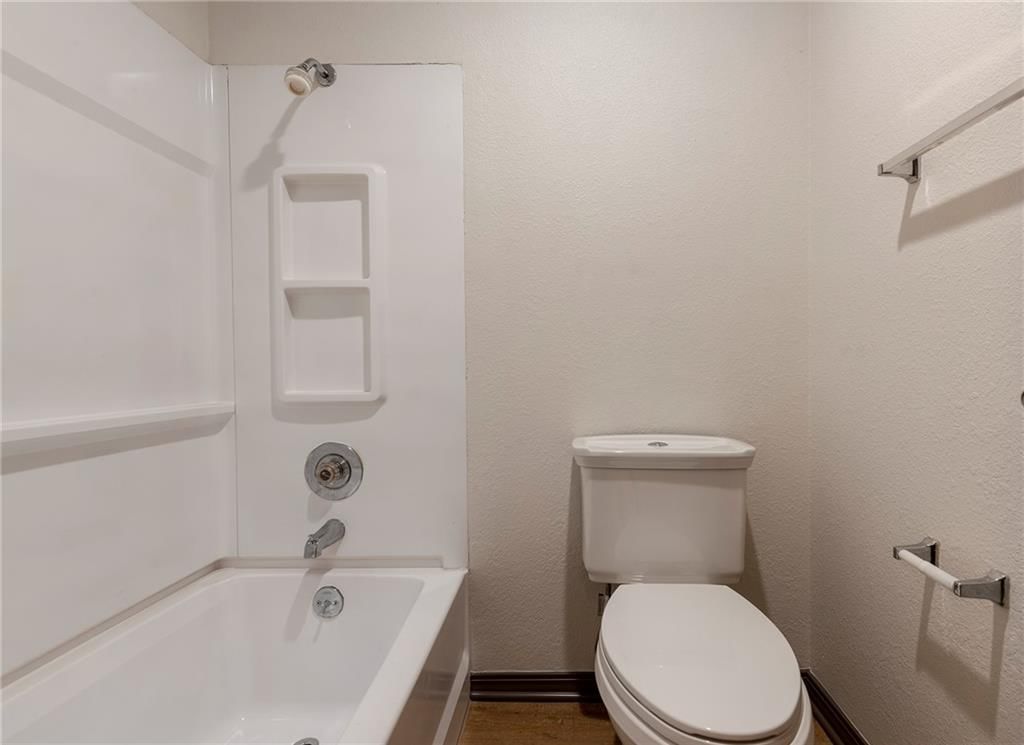 308 W 8th Street — photo 9